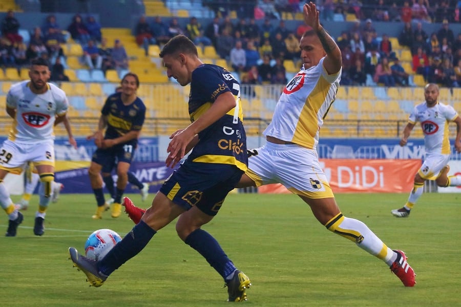 Maximiliano Cerato busca su gol