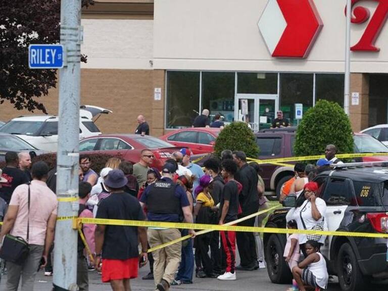 New York: tiroteo en supermercado deja al menos 10 personas muertas