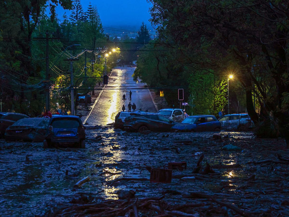 “Es terrible, no exagero”: Biministro De Grange describe la devastación en Las Condes tras sobrevuelo por zona de aluvión