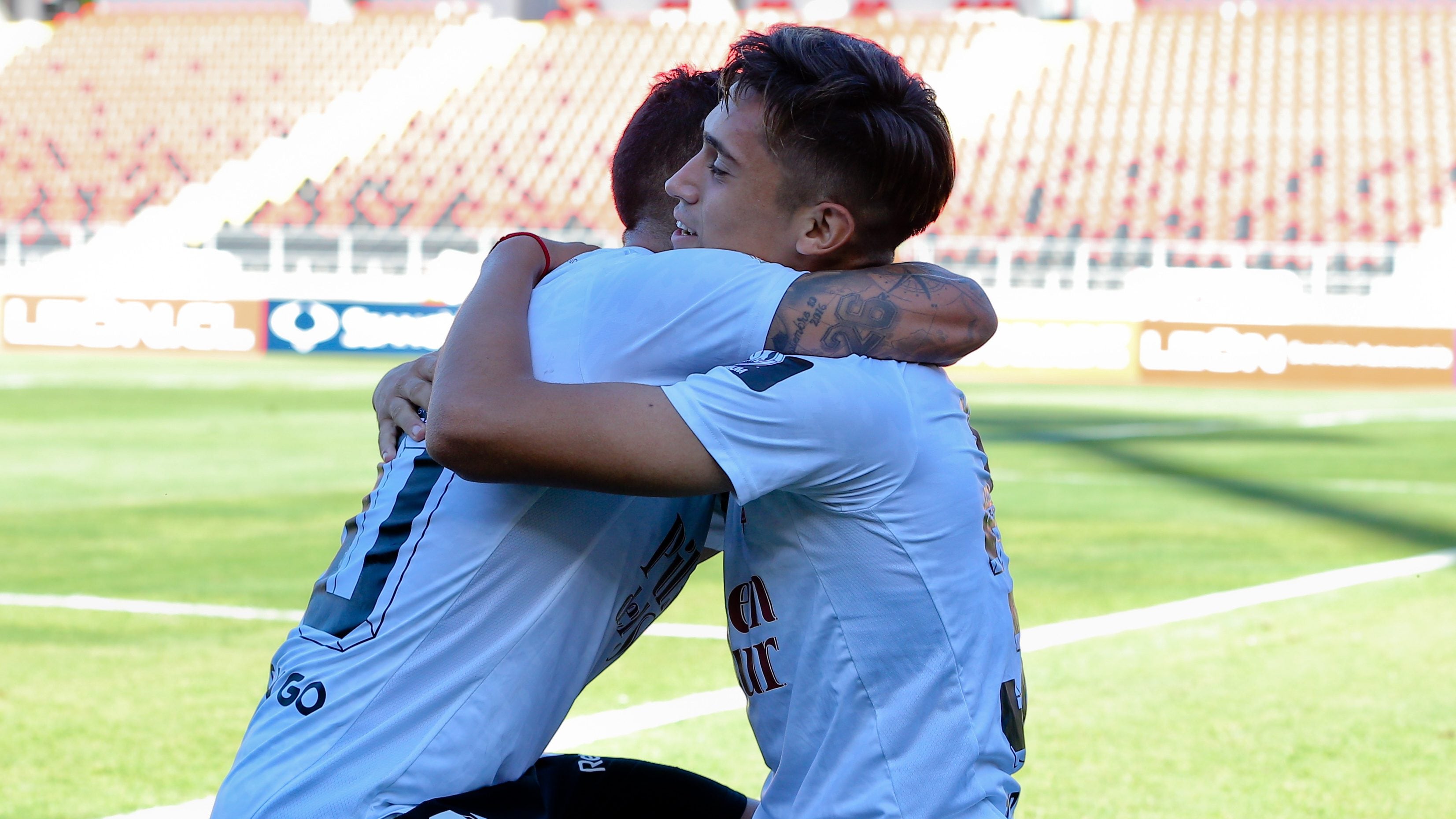17 de Febrero del 2021/TALCAPablo Solari(c) celebra su primer gol y el 1 a 0 de Colo Colo ,durante el partido del descenso del Campeonato Nacional AFP PlanVital 2020, entre Colo Colo vs Universidad de Concepcion, disputado en el Estadio Fiscal de Talca.
FOTO:FRANCISCO LONGA/AGENCIAUNO
