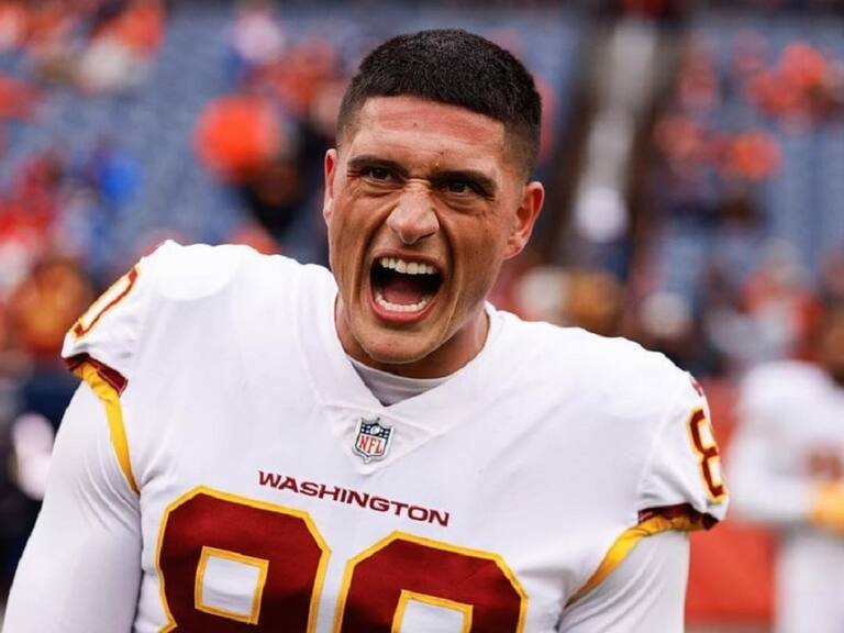 Sammis Reyes le enseñó a hacer empanadas chilenas a sus compañeros del Washington Football Team