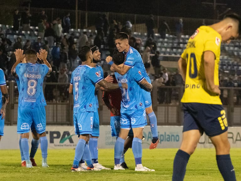 Otro estadio del fútbol chileno tendrá cambios: tres canchas del Carlos Dittborn serán sintéticas