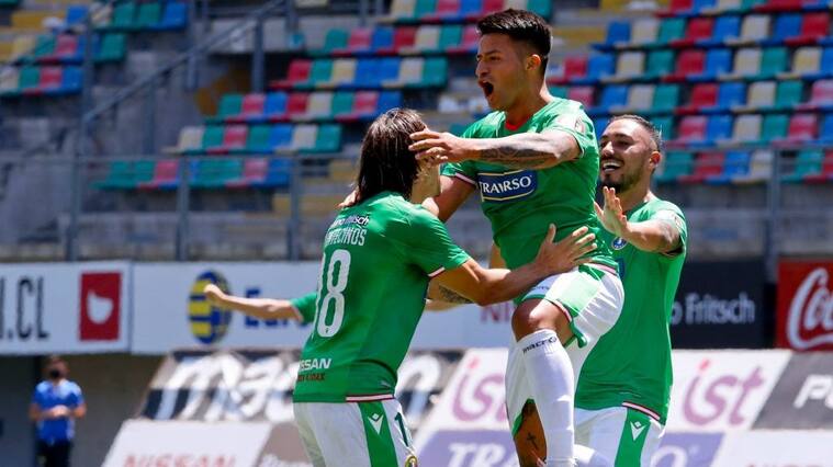 17 de Diciembre del 2020/SANTIAGOIván Ledezma(c) celebra su primer gol y el 3 a 0 de Audax Italiano ,durante el partido valido por la Vigésimo cuarta fecha del Campeonato Nacional AFP PlanVital 2020, entre Audax Italiano vs Deportes Antofagasta, disputado en el Estadio Municipal de la Florida.
FOTO:FRANCISCO LONGA/AGENCIAUNO