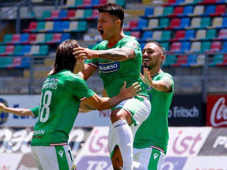 17 de Diciembre del 2020/SANTIAGOIván Ledezma(c) celebra su primer gol y el 3 a 0 de Audax Italiano ,durante el partido valido por la Vigésimo cuarta fecha del Campeonato Nacional AFP PlanVital 2020, entre Audax Italiano vs Deportes Antofagasta, disputado en el Estadio Municipal de la Florida.
FOTO:FRANCISCO LONGA/AGENCIAUNO