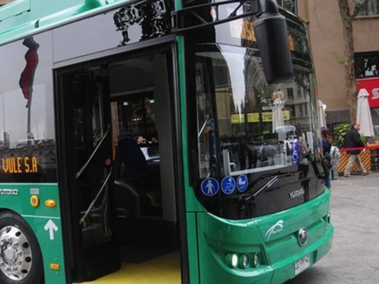 Pasajeros del Transantiago calificaron con un 6,3 los buses eléctricos