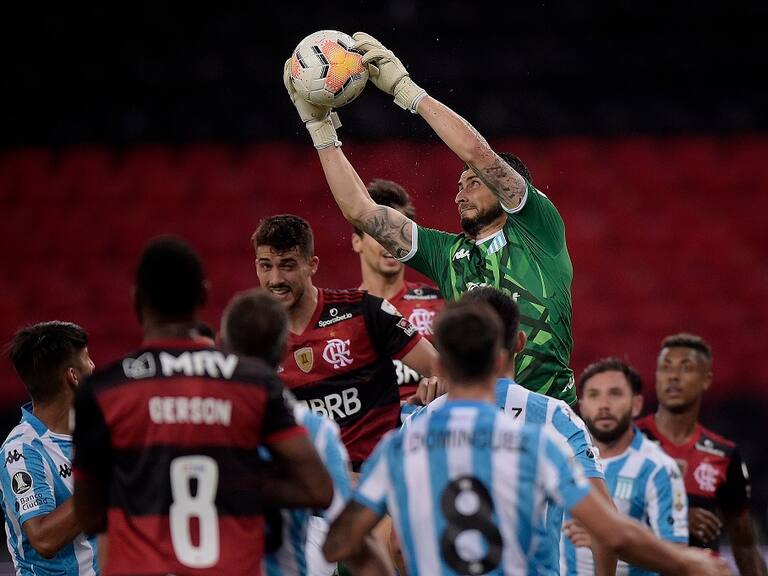 ¡Tremendo Gabriel Arias! El golero chileno es figura y junto a Racing eliminaron al Flamengo de la Copa Libertadores