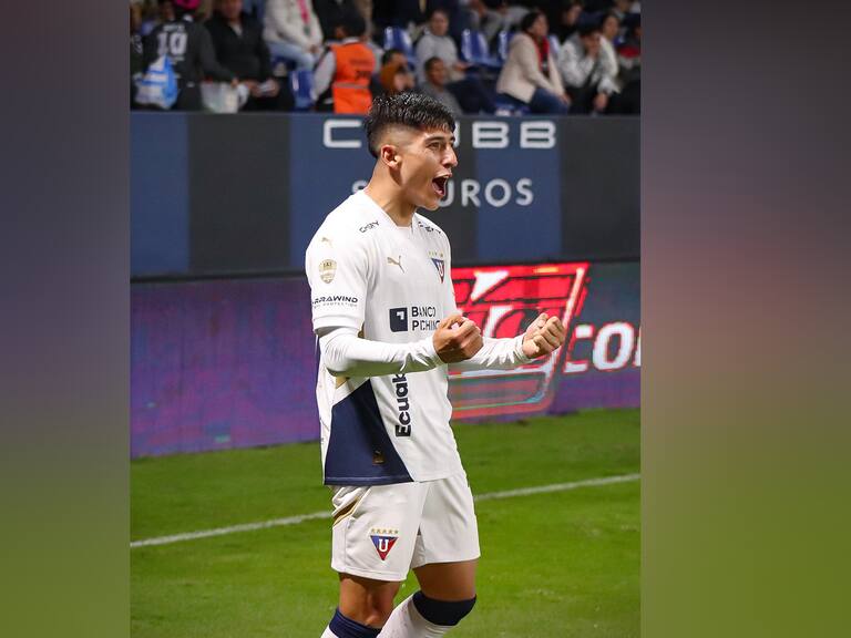 Fernando Cornejo festeja su primer gol del año por Liga Deportiva Universitaria de Quito