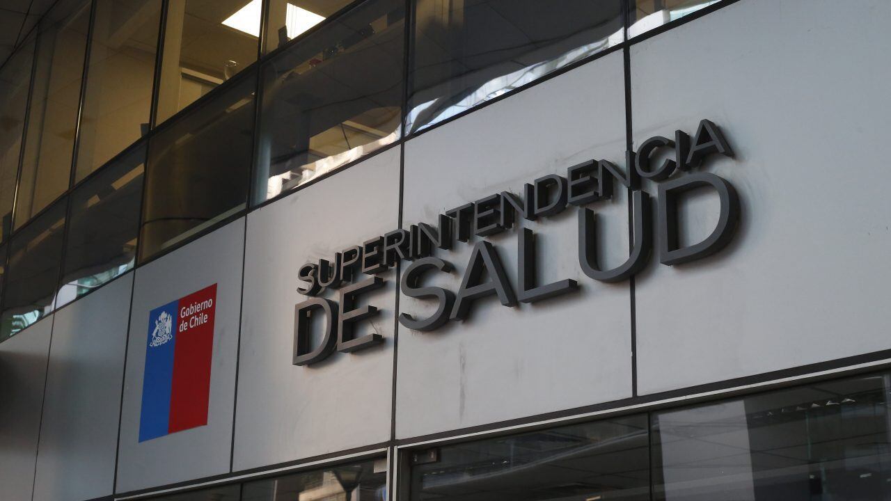 08 de Abril del 2019/SANTIAGO
Fachada de la Superintendencia de Salud.
Luego de la renuncia de el Superintendente Ignacio Garcia Huidobro, en medio de las criticas por el alza de los precios de las Isapres
FOTO:SEBASTIAN BROGCA/AGENCIAUNO