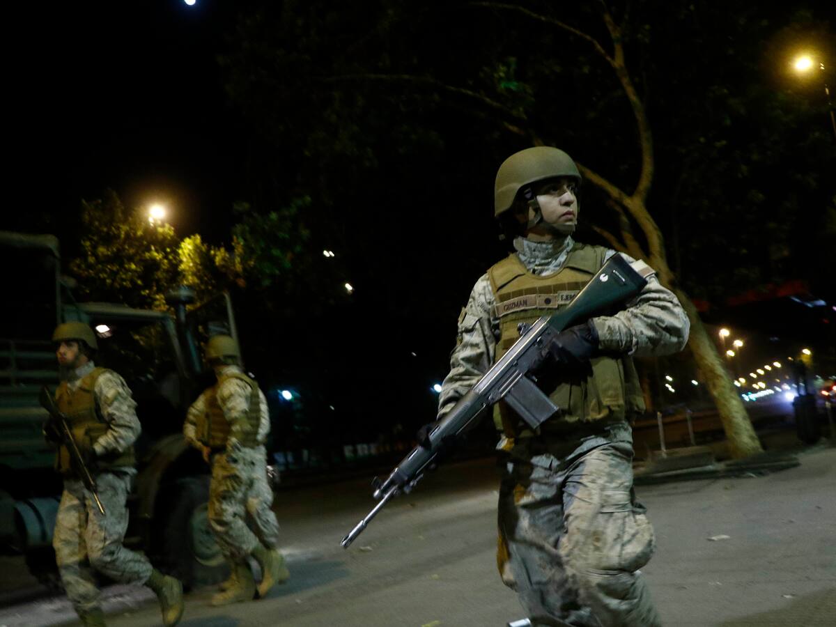 Data Influye: un 68% de los encuestados está de acuerdo con que militares vigilen las calles y otros espacios públicos