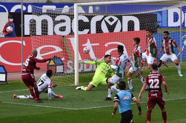 La Serena derrotó a Palestino en una "guerra de goles" en La Portada