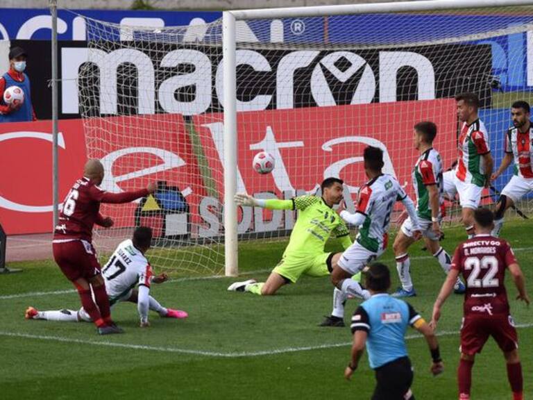 La Serena derrotó a Palestino en una "guerra de goles" en La Portada