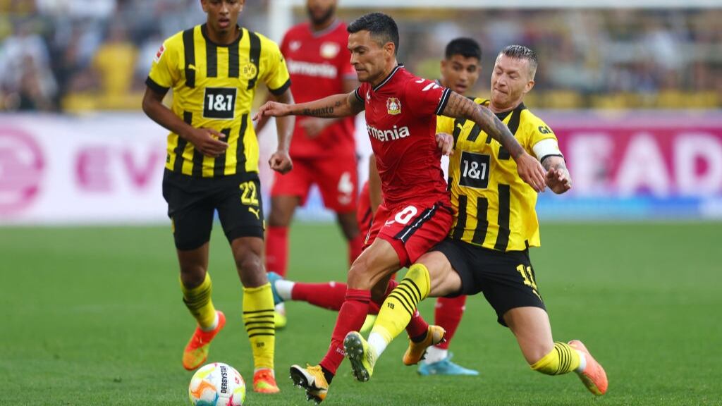 Charles Aránguiz y el Bayer Leverkusen inician la Bundesliga con una derrota ante Borussia Dortmund