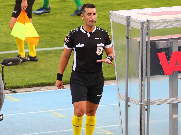 Gamadiel García y la implementación del VAR en Chile: «El uso es asqueroso, ha traído más conflictos que nada»