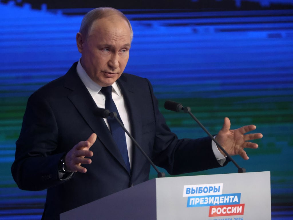 El presidente de la Federación de Rusia, Vladimir Putin, habla durante un evento en la ciudad de Moscú en apoyo a su nueva campaña electoral.