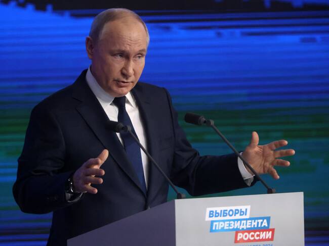 El presidente de la Federación de Rusia, Vladimir Putin, habla durante un evento en la ciudad de Moscú en apoyo a su nueva campaña electoral.