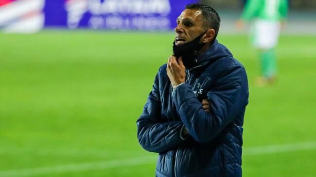 10 DE ABRIL DE 2021/RANCAGUAEl Director Tecnico de Universidad Catolica, Gustavo Poyet (c), durante el partido valido por la tercera fecha del Campeonato Nacional AFP PlanVital 2021, entre Audax Italiano y Universidad Catlica, disputado en el Estadio El Teniente.
FOTO: SEBASTIAN ORIA/AGENCIAUNO