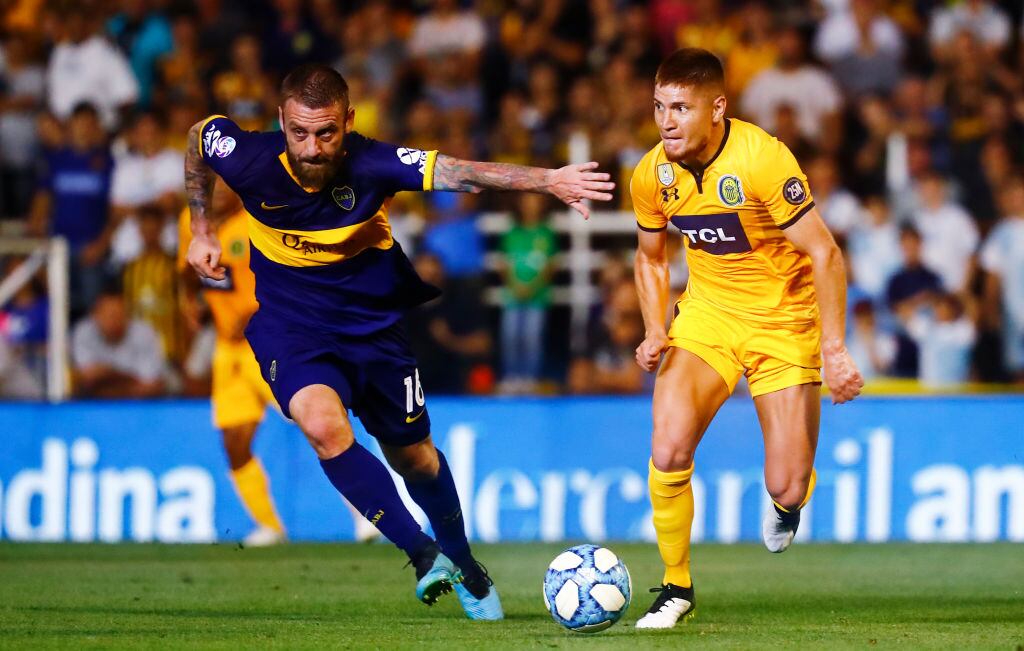 Leonardo Gil defendiendo a Rosario Central