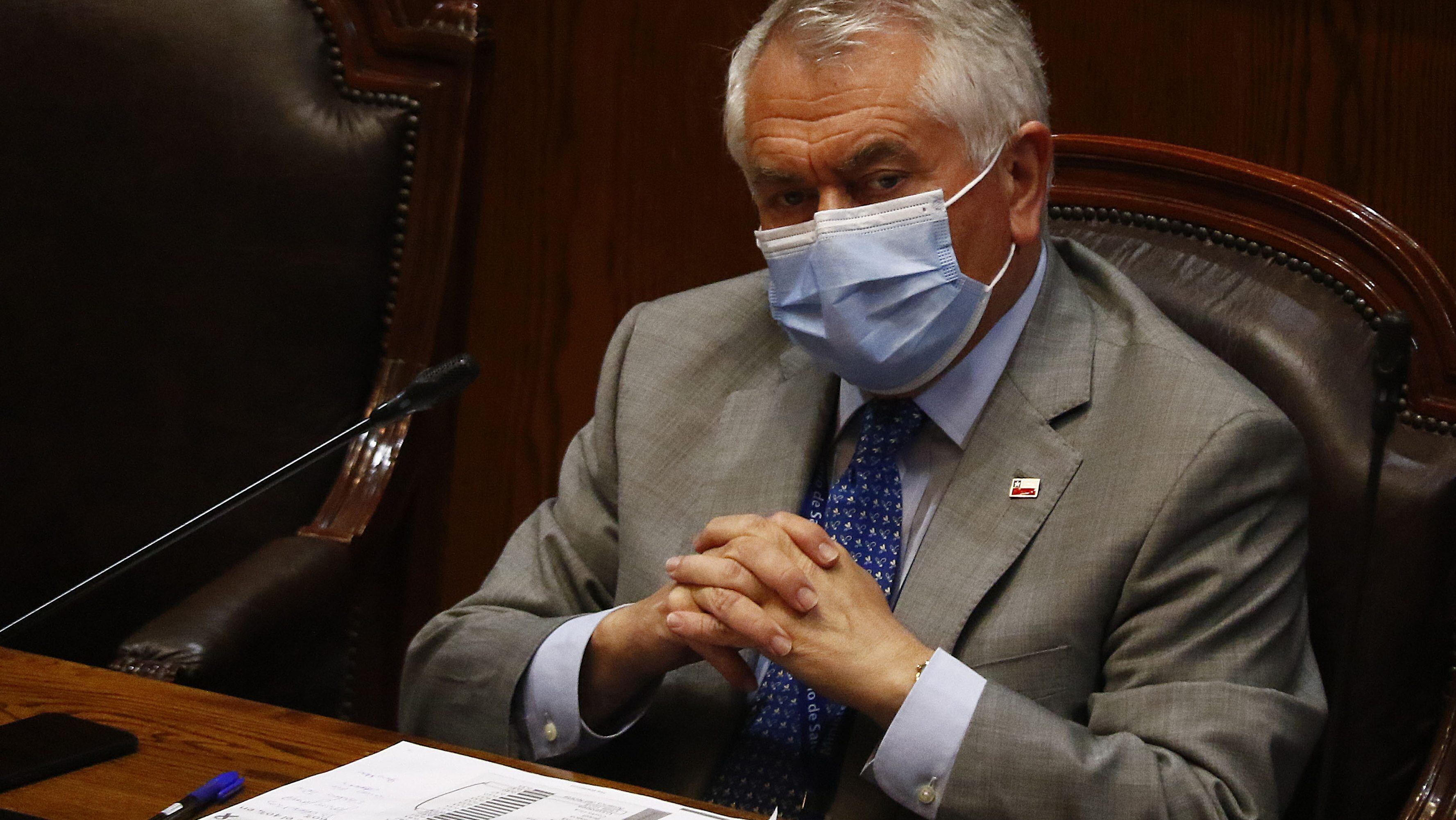 Casos de covid-19: Ministro Enrique Paris podría ser interpelado