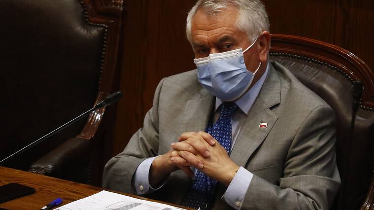 Casos de covid-19: Ministro Enrique Paris podría ser interpelado