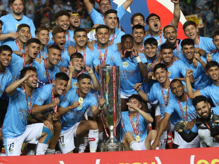 Magallanes celebrando ante Unión