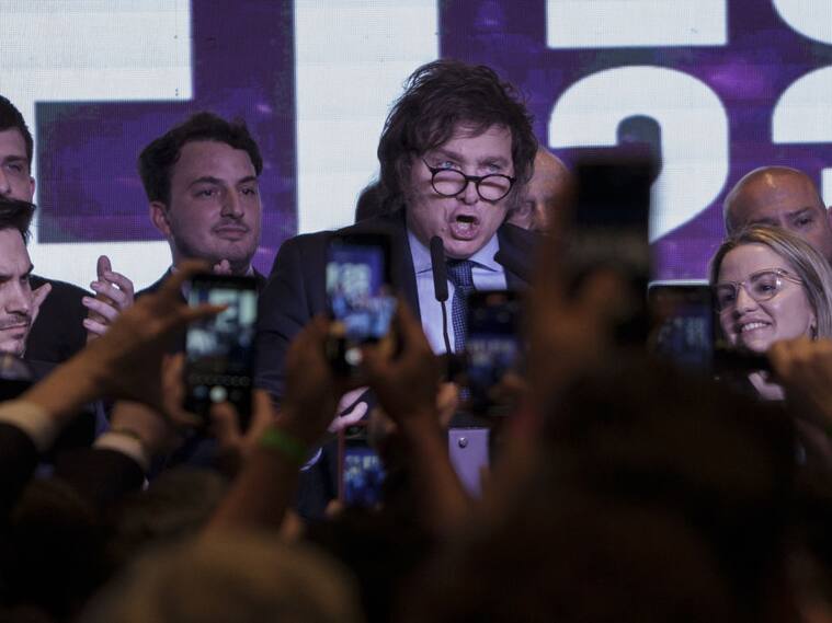El presidenciable de la ultraderecha Javier Milei tras la primera vuelta