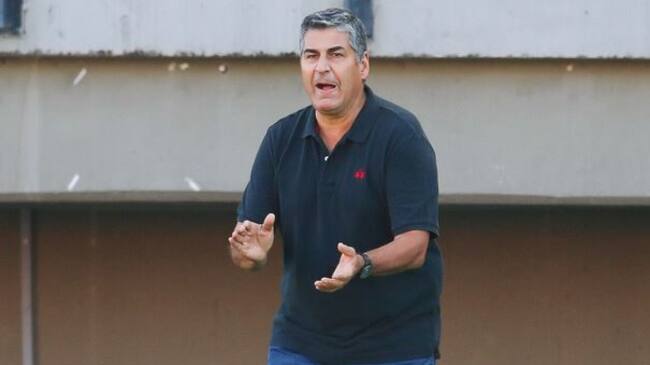 Santiago Escobar espera dos jugadores para completar el plantel de la U y "mayor protagonismo en el juego" ante Deportes Antofagasta