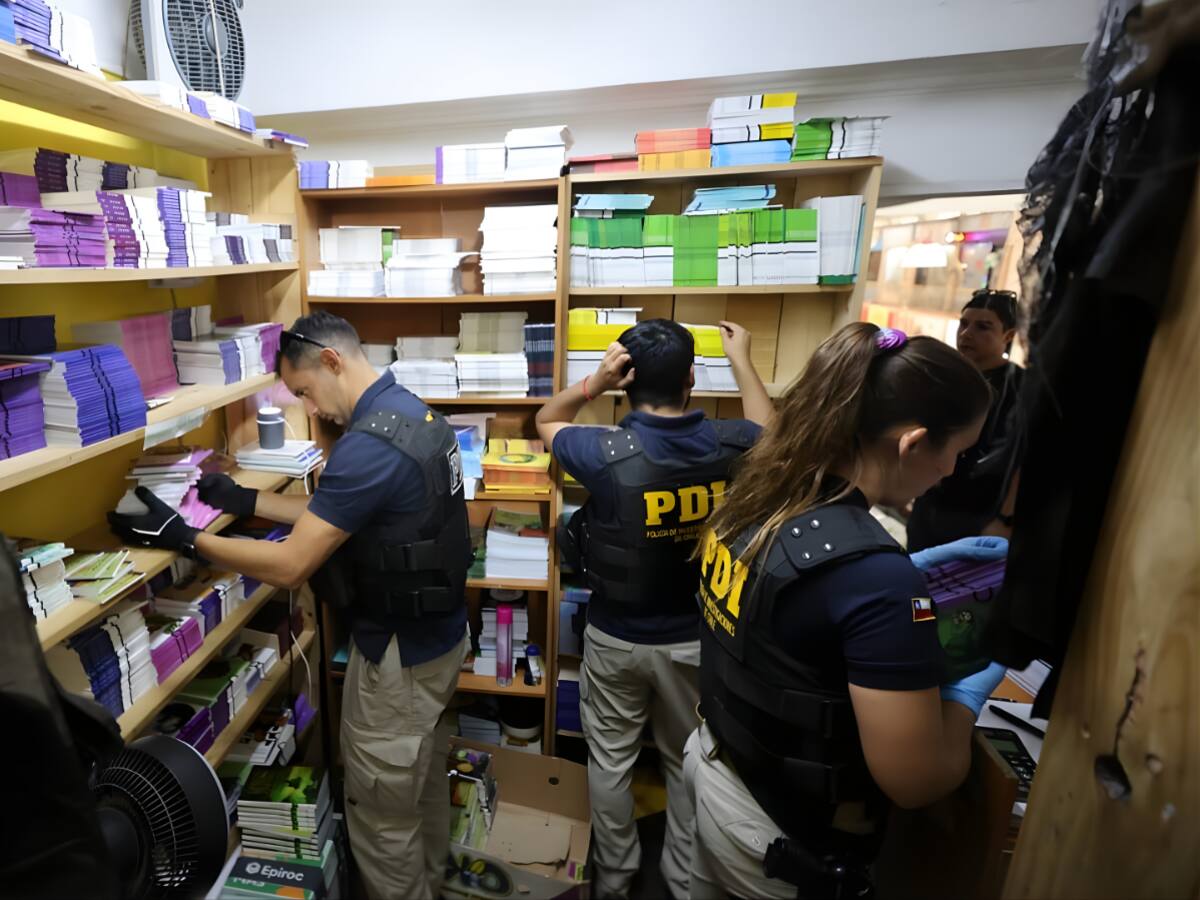 PDI decomisa más de 37 mil libros falsificados en galería del centro de Santiago: material estaba avaluado en cerca de $1.400 millones