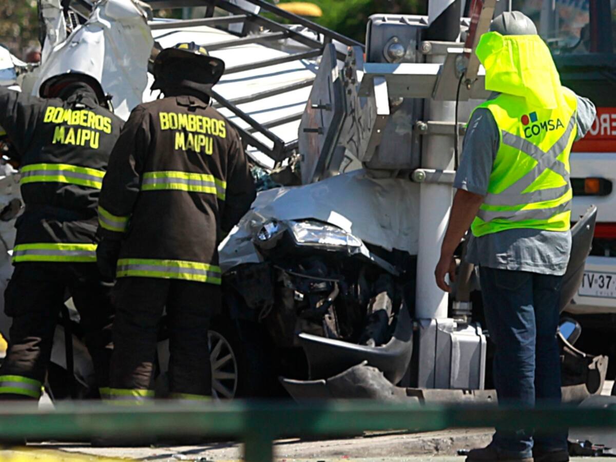 Conductor muere tras ser impactado por tren de carga en cruce ferroviario de Maipú