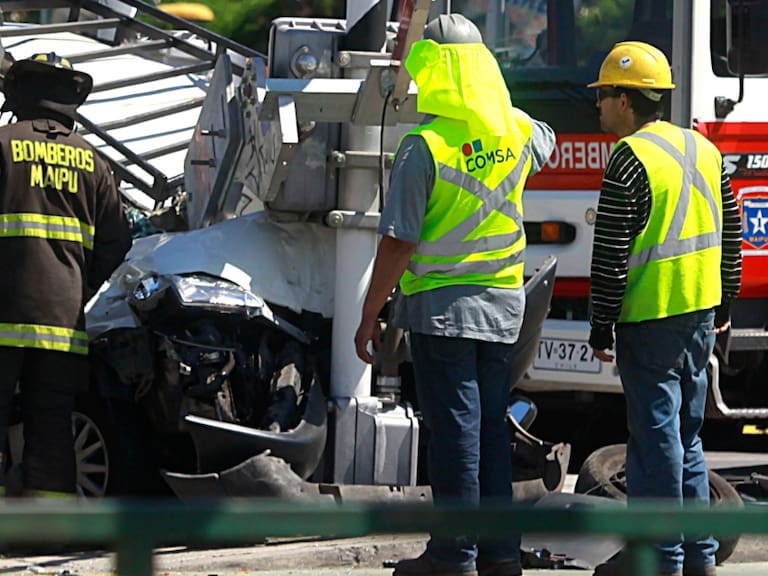 Conductor muere tras ser impactado por tren de carga en cruce ferroviario de Maipú
