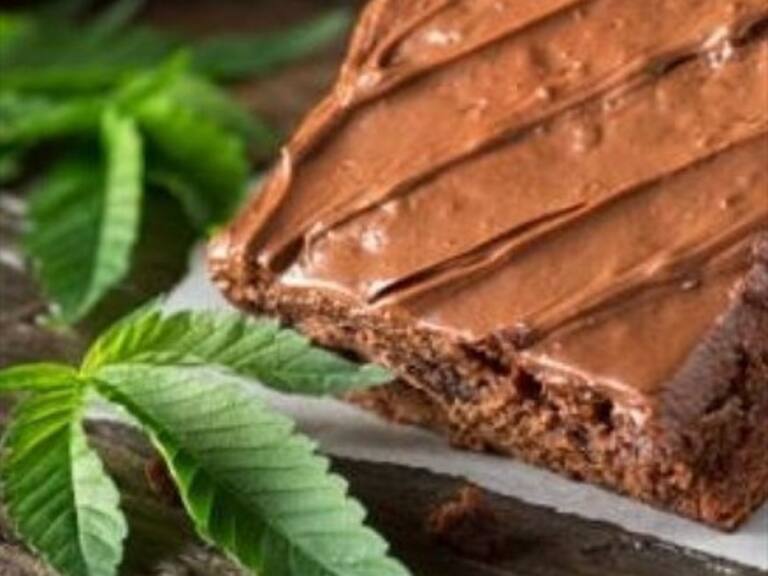 Abuelita comió por error los queques de marihuana de su nieta y su reacción se hizo viral