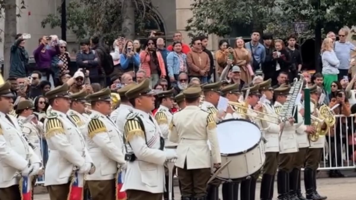“Dynamite” frente a La Moneda: Orfeón de Carabineros sorprende con homenaje a BTS