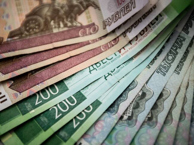Imagen referencial de billetes de rublos, la moneda oficial de Rusia