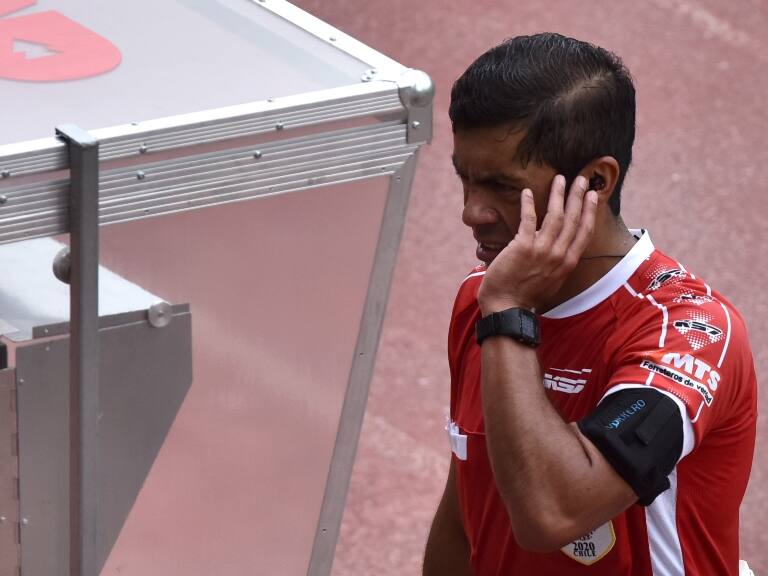 La U denuncia a Nicolás Gamboa ante la ANFP a días que dirija el Clásico Universitario