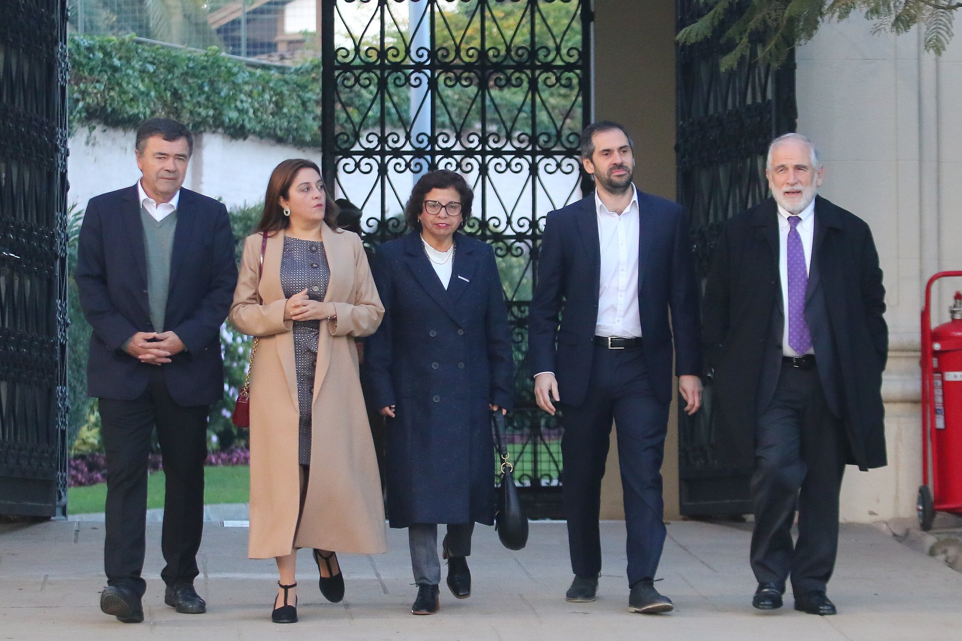 01 de Junio 2024/VIÑA DEL MARMinistros llegan a Cerro Castillo, antes de la Fotografía Oficial del presidente Gabriel Boric con sus ministros, previo a la cuenta publica en el Congreso Nacional.FOTO: YVO SALINAS/AGENCIA UNO