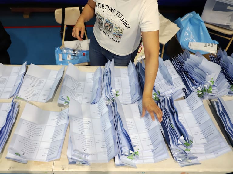 16 DE NOVIEMBRE DE 2025/VALPARAISO
Conteo de votos en la Scuola Italiana de Valparaíso.
FOTO: LEONARDO RUBILAR CHANDIA/AGENCIAUNO