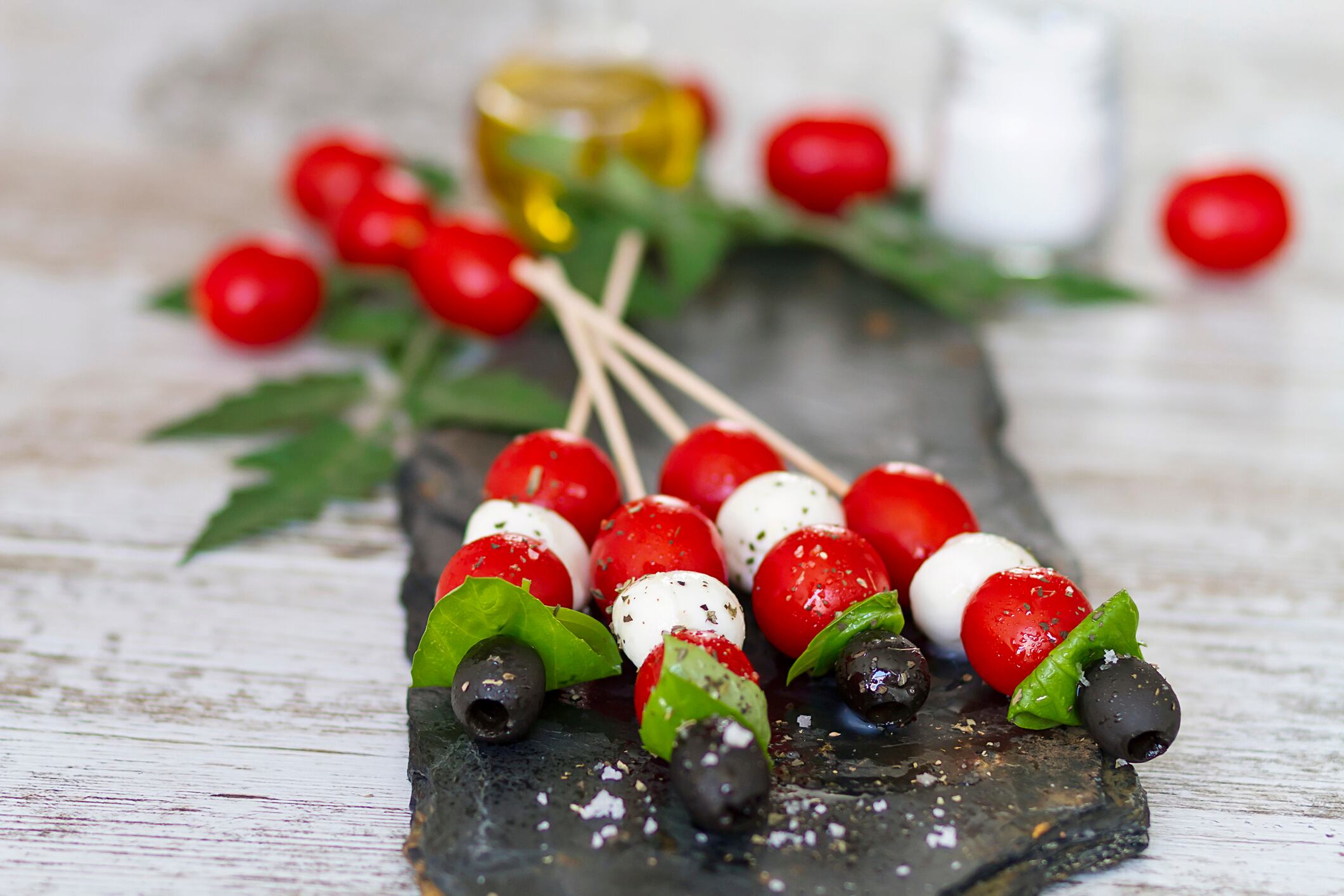 Brochetas de tomate cherry, queso y aceituna