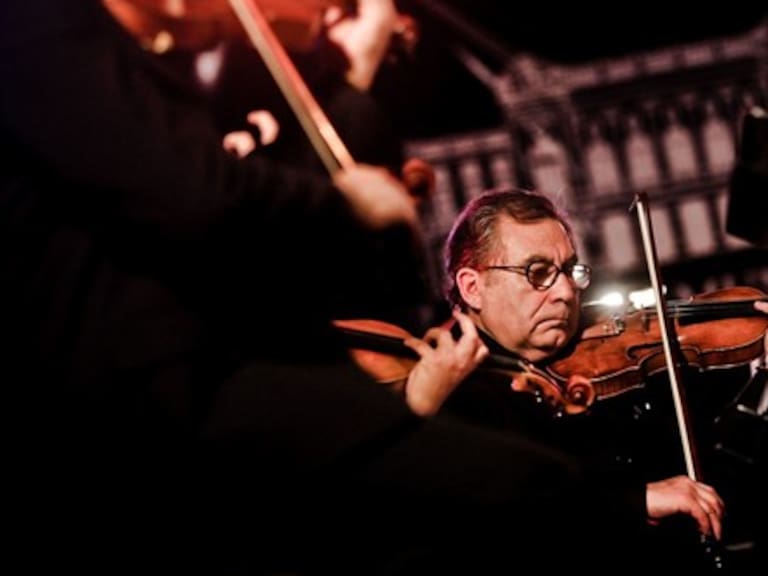 Nano Stern le dedicó sentidas décimas al cierre de Radio Beethoven