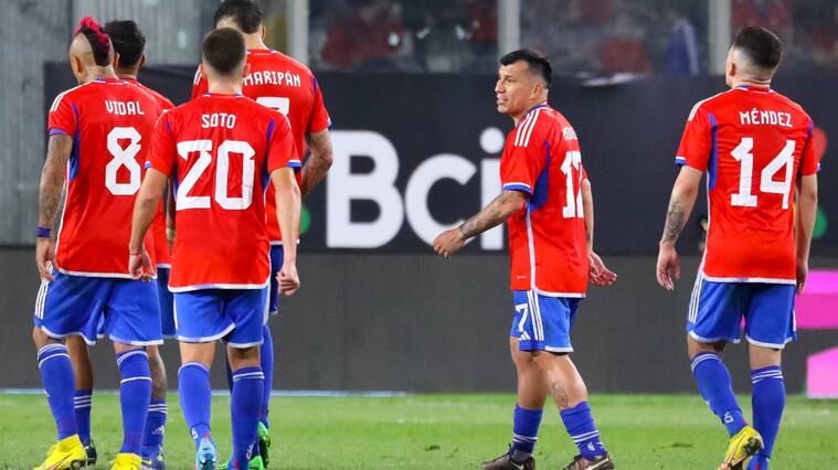 Gary Medel cuestiona el estado del césped del Monumental: "La cancha está muy mala, no nos favorece"