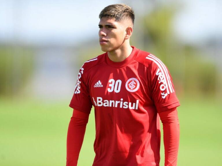 Buena noticia para la «Joya»: Carlos Palacios fue habilitado para jugar y podría debutar esta noche con Internacional