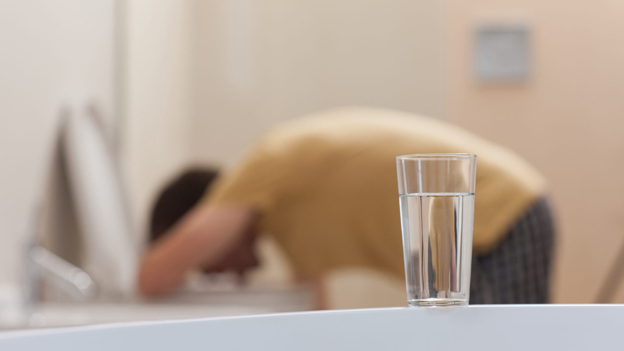 Qué es el Norovirus, el contagioso "virus del vómito" que alerta a Inglaterra y Estados Unidos