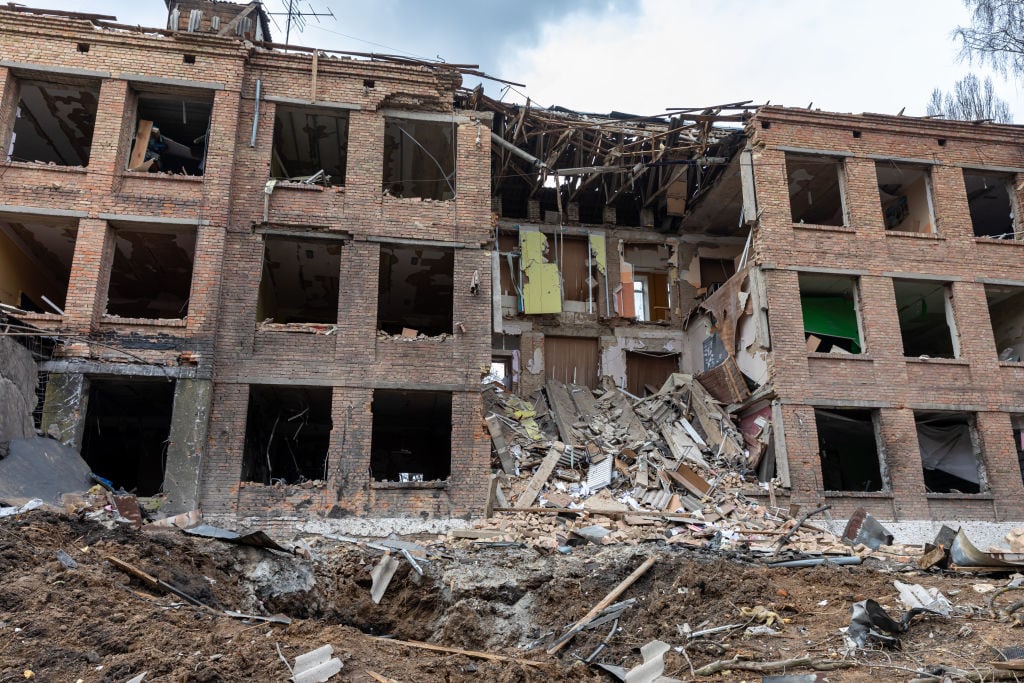 Un edificio destruido por los bombardeos en la ciudad de Vasilkov