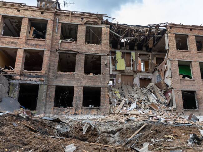 Un edificio destruido por los bombardeos en la ciudad de Vasilkov