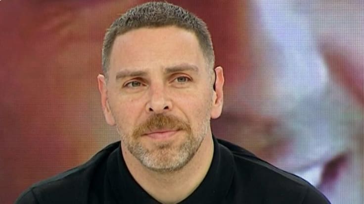 “Llegué a un lugar muy hostil, y los primeros años caminando solo en el mundo homosexual gatillaron uno de los momentos más dolorosos de mi vida”
