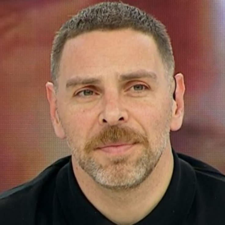 “Llegué a un lugar muy hostil, y los primeros años caminando solo en el mundo homosexual gatillaron uno de los momentos más dolorosos de mi vida”