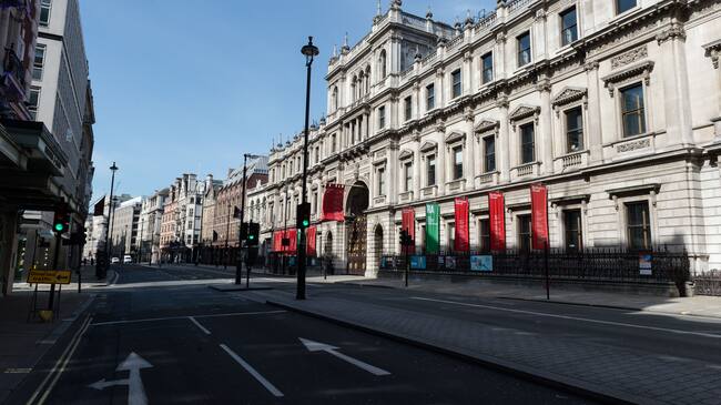 LONDON, UNITED KINGDOM - APRIL 07, 2020: A view of almost deserted Piccadilly and the Royal Academy of Arts in central London as the UK's nationwide lockdown continues with the aim to slow down the spread of the Coronavirus disease on 07 April, 2020 in London, England. According to data published yesterday by the Department of Health and Social Care, the total number of people who tested positive for Covid-19 in the UK increased to 51,608 while the hospital death toll rose to 5,373.- PHOTOGRAPH BY Wiktor Szymanowicz / Barcroft Studios / Future Publishing (Photo credit should read Wiktor Szymanowicz/Barcroft Media via Getty Images)