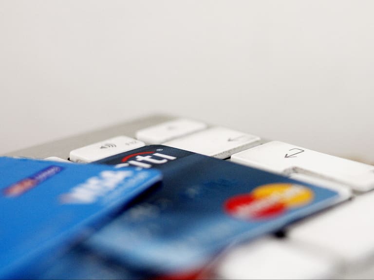 24 de Noviembre de 2013/SANTIAGOEste lunes se realizará en nuestro país el tercer “CyberMonday Chile”, campaña nacional de ventas por Internet que pretende tentar a los usuarios con las mejores ofertas en diversos productos y servicios. La iniciativa anual, impulsada por la Cámara de Comercio de Santiago (CCS) por medio de su Comité de Comercio Electrónico, comenzará a las 00:00 horas del 25 de noviembre y se extenderá por aproximadamente 24 horas. En la oportunidad 21 empresas de retail, viajes, clubes de descuento, electrónica, vestuario y calzado, entre otras, lanzarán cientos de ofertas a precios atractivos para los clientes.
FOTO:HANS SCOTT/AGENCIAUNO