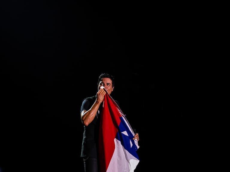 Amor, clásicos y complicidad: así fue la cita masiva de Chayanne con el Estadio Nacional