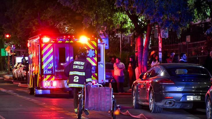 Voraz incendio consume cinco casas en La Granja: al menos 100 bomberos trabajan en la emergencia