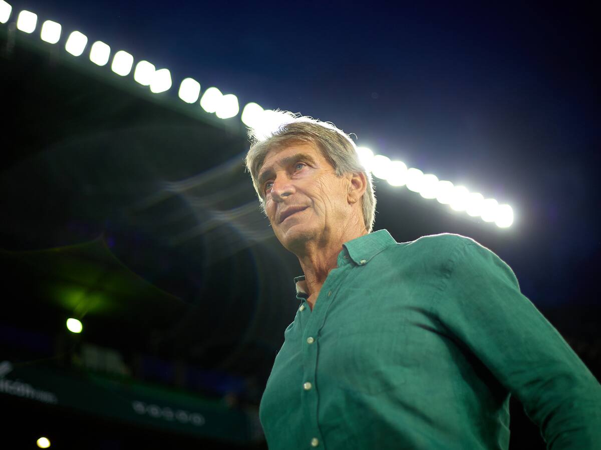 Manuel Pellegrini se llevó tremenda ovación del público en la despedida de Jesús Navas