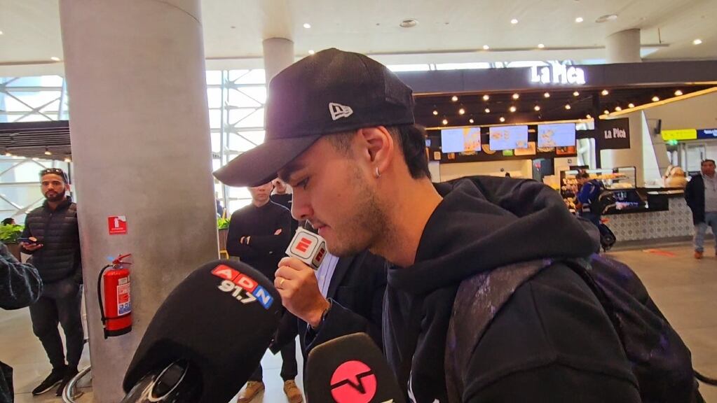 Vicente Fernández llega a Chile para ser nuevo jugador de la U: "Vengo fortalecido"